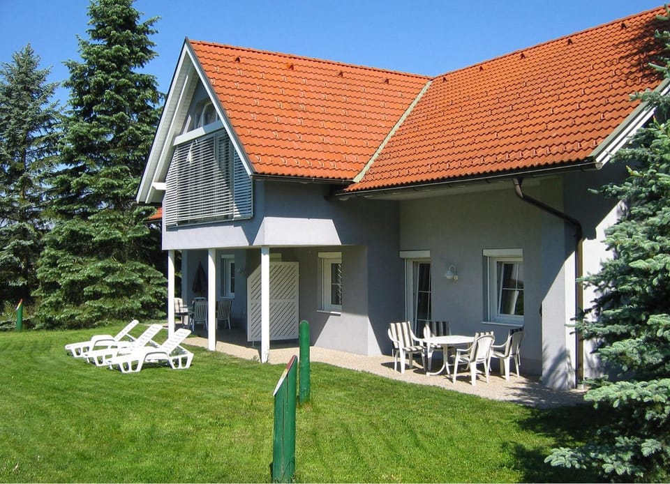 Property building, Garden, sunbed