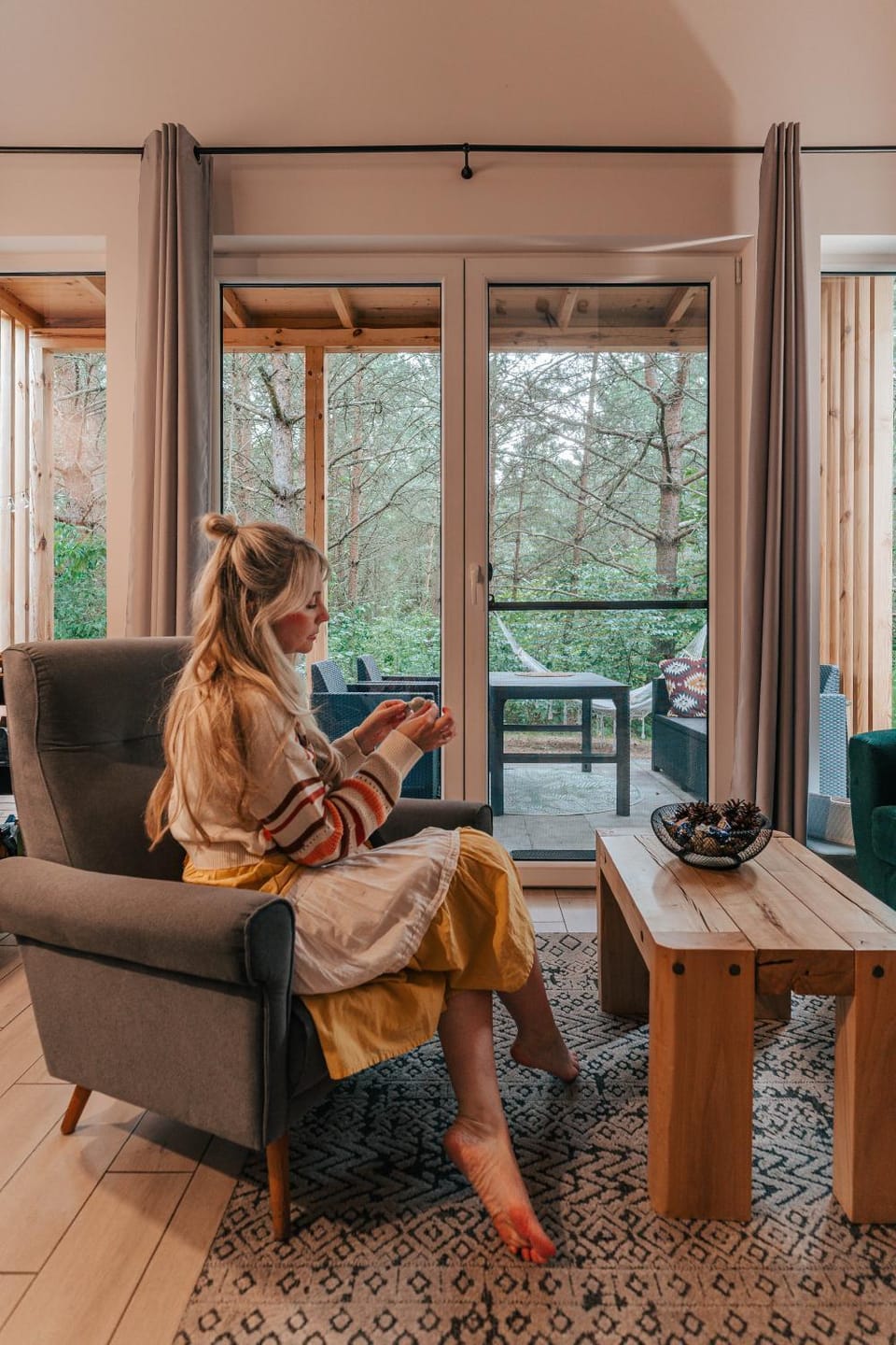 People, Living room, Seating area, Guests