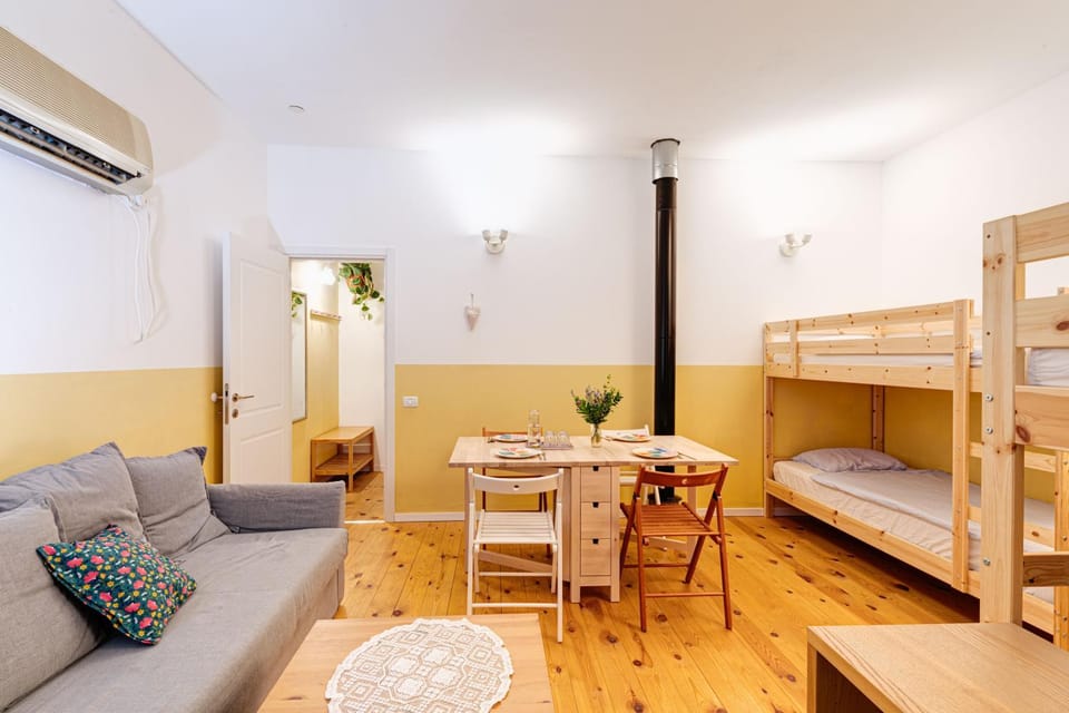 Living room, Dining area, bunk bed