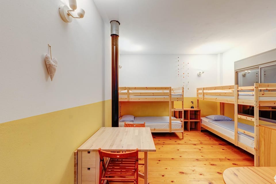 Bedroom, bunk bed