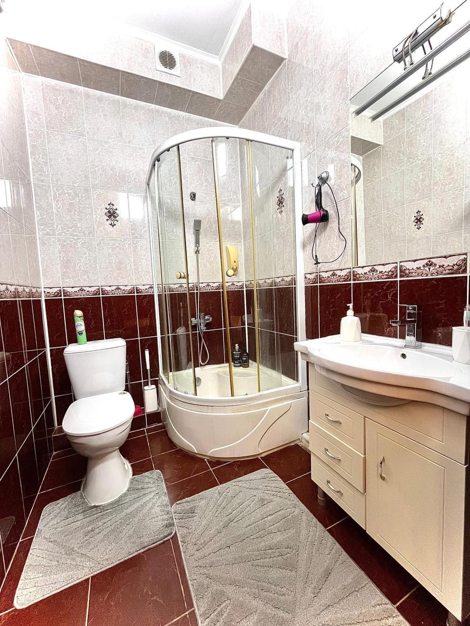 Shower, Toilet