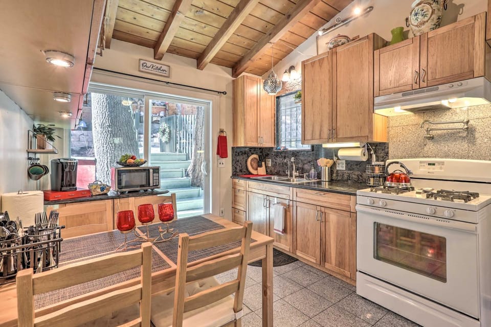 1 Mi to Lake Gregory Boho Crestline Cabin Cabin in Crestline