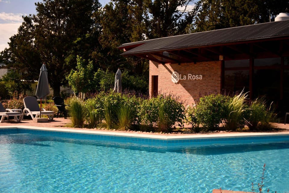 La Rosa Apart Hotel - Solo Parejas Apartment hotel in Mina Clavero