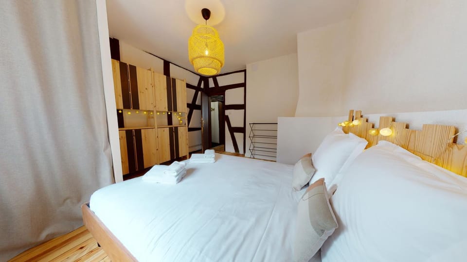 Bed, Photo of the whole room, Bedroom