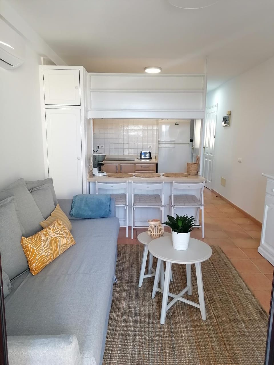 Kitchen or kitchenette, Living room, Seating area