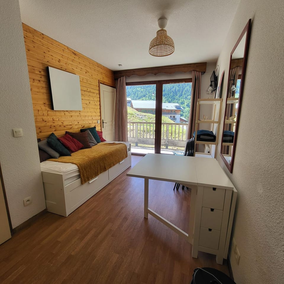 Living room, Dining area, Garden view