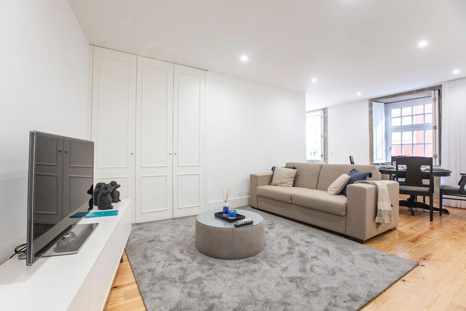 Elegant Downtown 1BR Flat w/ AC by LovelyStay Apartment in Porto
