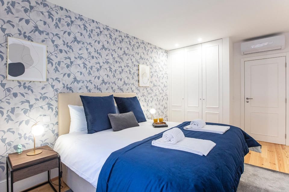 Elegant Downtown 1BR Flat w/ AC by LovelyStay Apartment in Porto