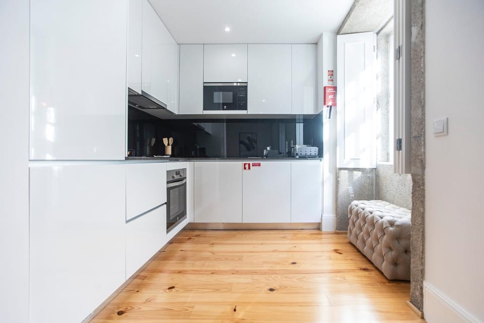 Elegant Downtown 1BR Flat w/ AC by LovelyStay Apartment in Porto