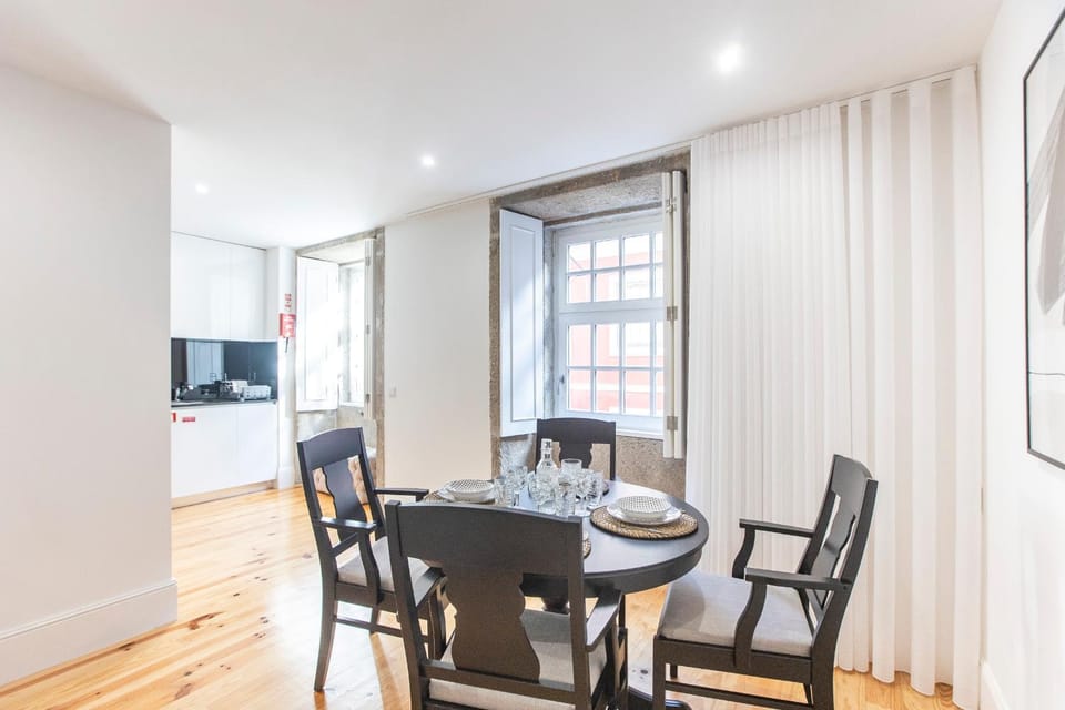 Elegant Downtown 1BR Flat w/ AC by LovelyStay Apartment in Porto