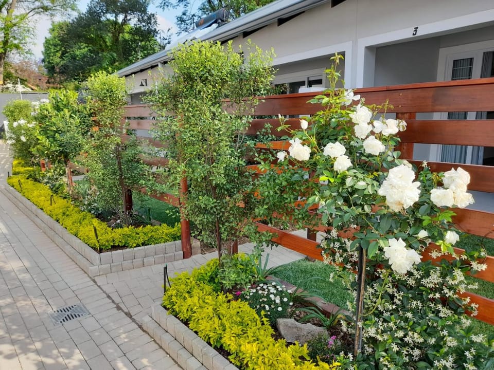 Facade/entrance, Garden view