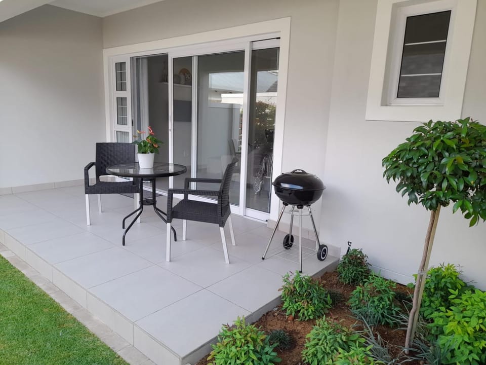 Patio, Facade/entrance