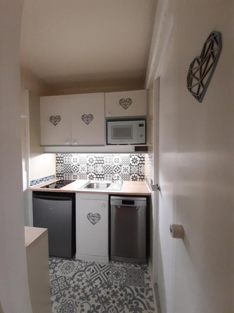 Kitchen or kitchenette