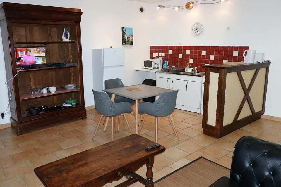 Kitchen or kitchenette, Dining area, Communal kitchen