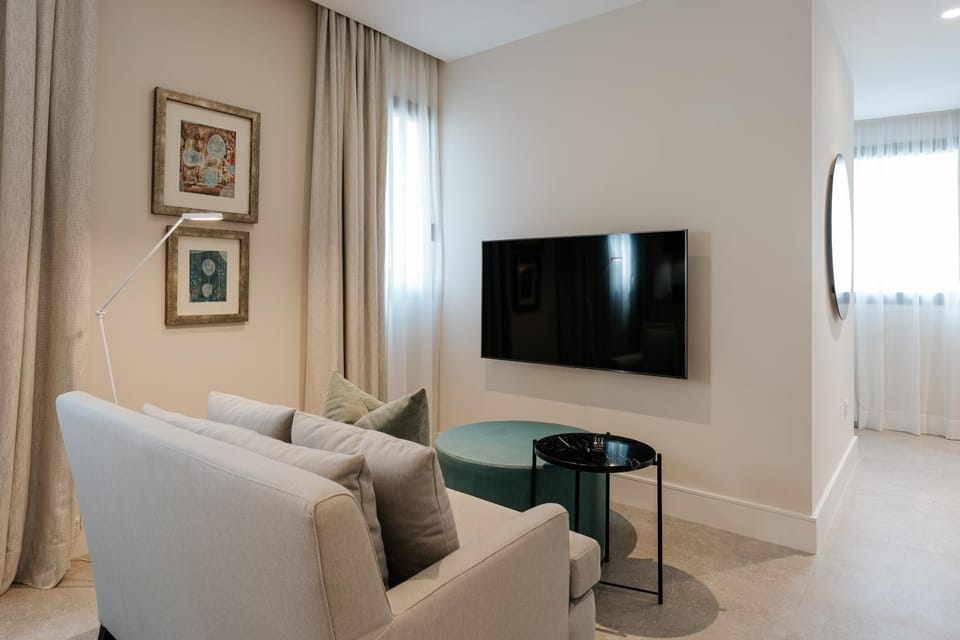 TV and multimedia, Living room, Seating area