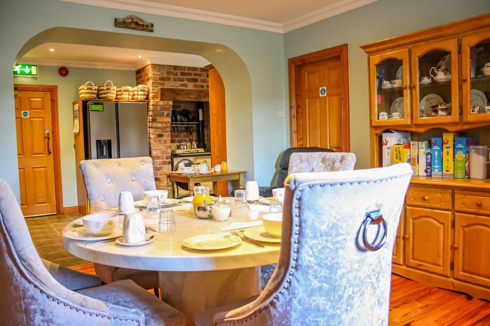 Kitchen or kitchenette, Communal kitchen, Breakfast, kitchen, Internal: Not applicable to any particular room