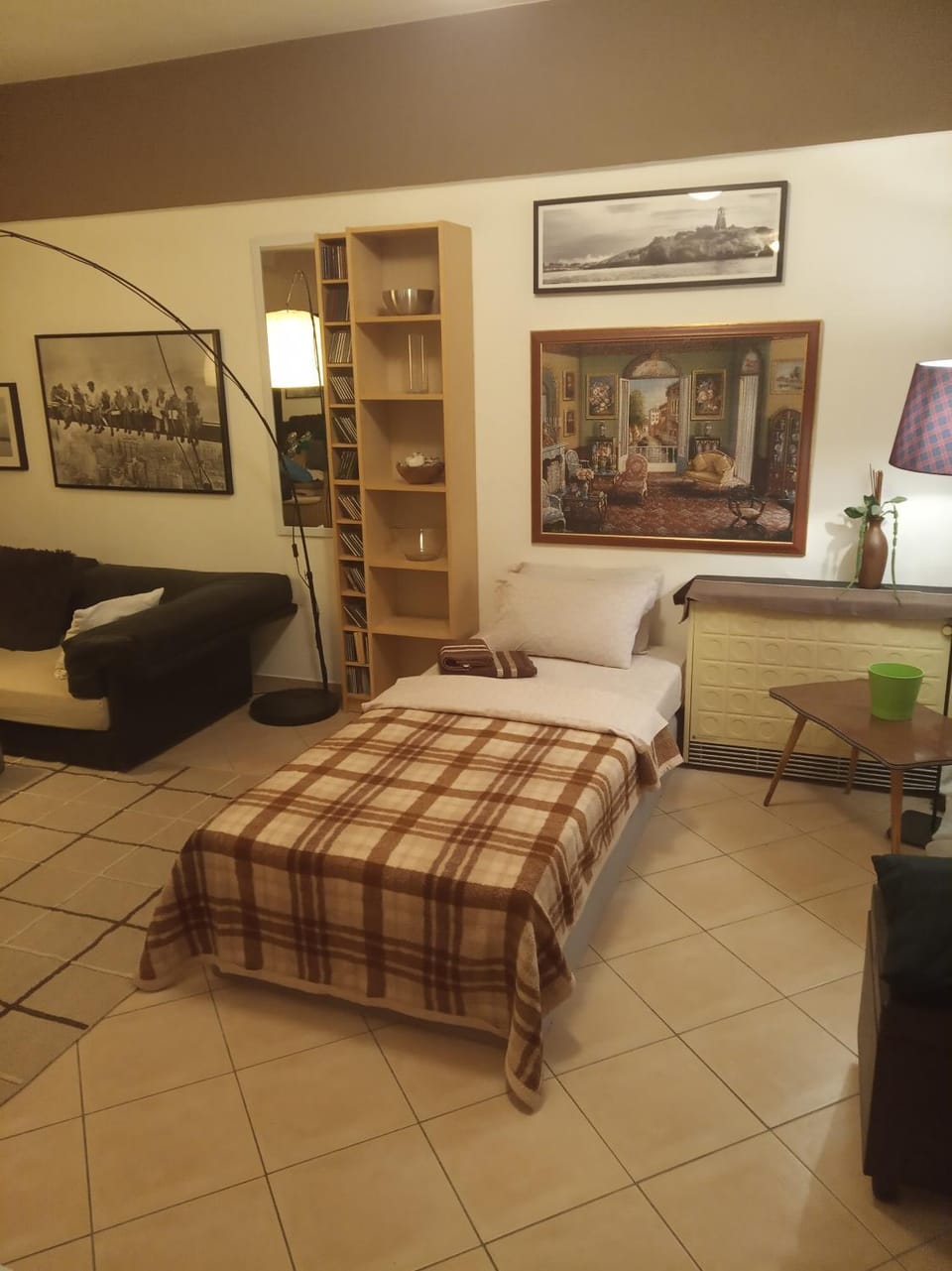 Bed, Living room