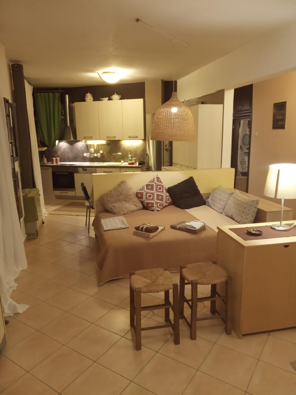 Bed, Seating area