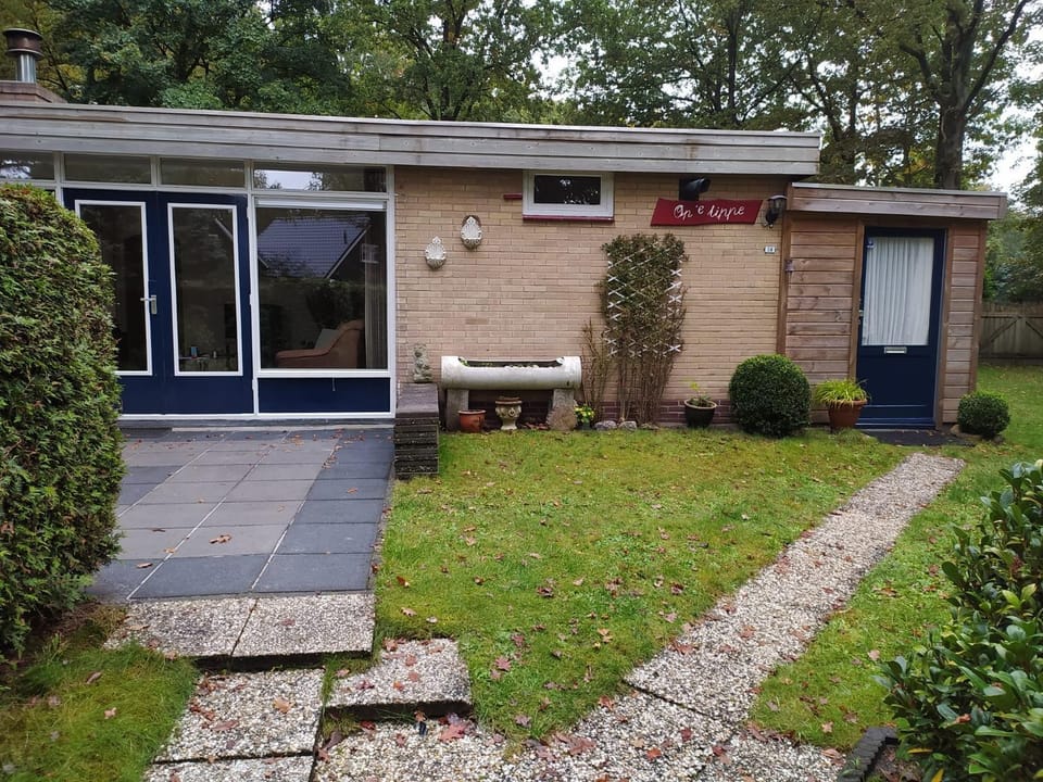 Property building, Patio, Facade/entrance, Garden