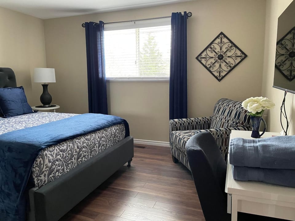 Seating area, Bedroom