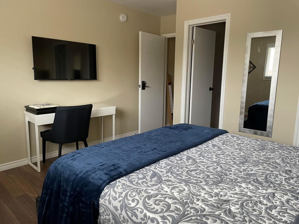Photo of the whole room, Bedroom