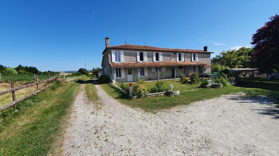Grande maison avec jardin, animaux,au calme Vacation rental in Nouvelle-Aquitaine