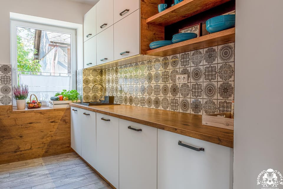 Kitchen or kitchenette, Communal kitchen