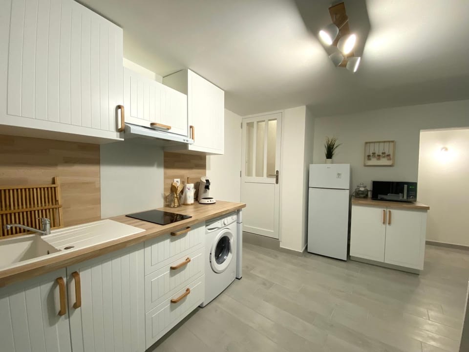 Kitchen or kitchenette, Communal kitchen