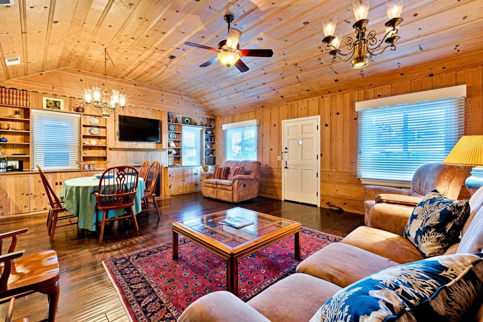 Coral Beach House House in Balboa Island