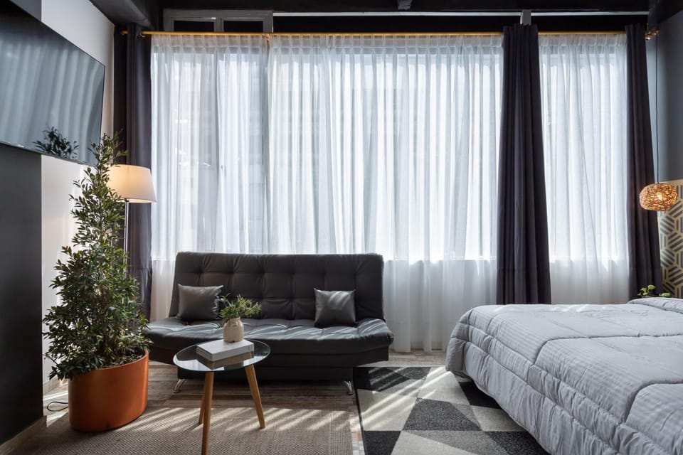 Bed, TV and multimedia, Living room