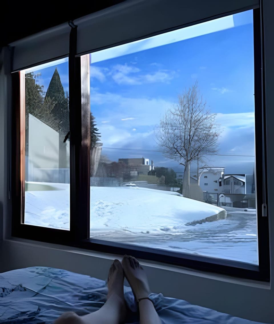 Bedroom, Mountain view