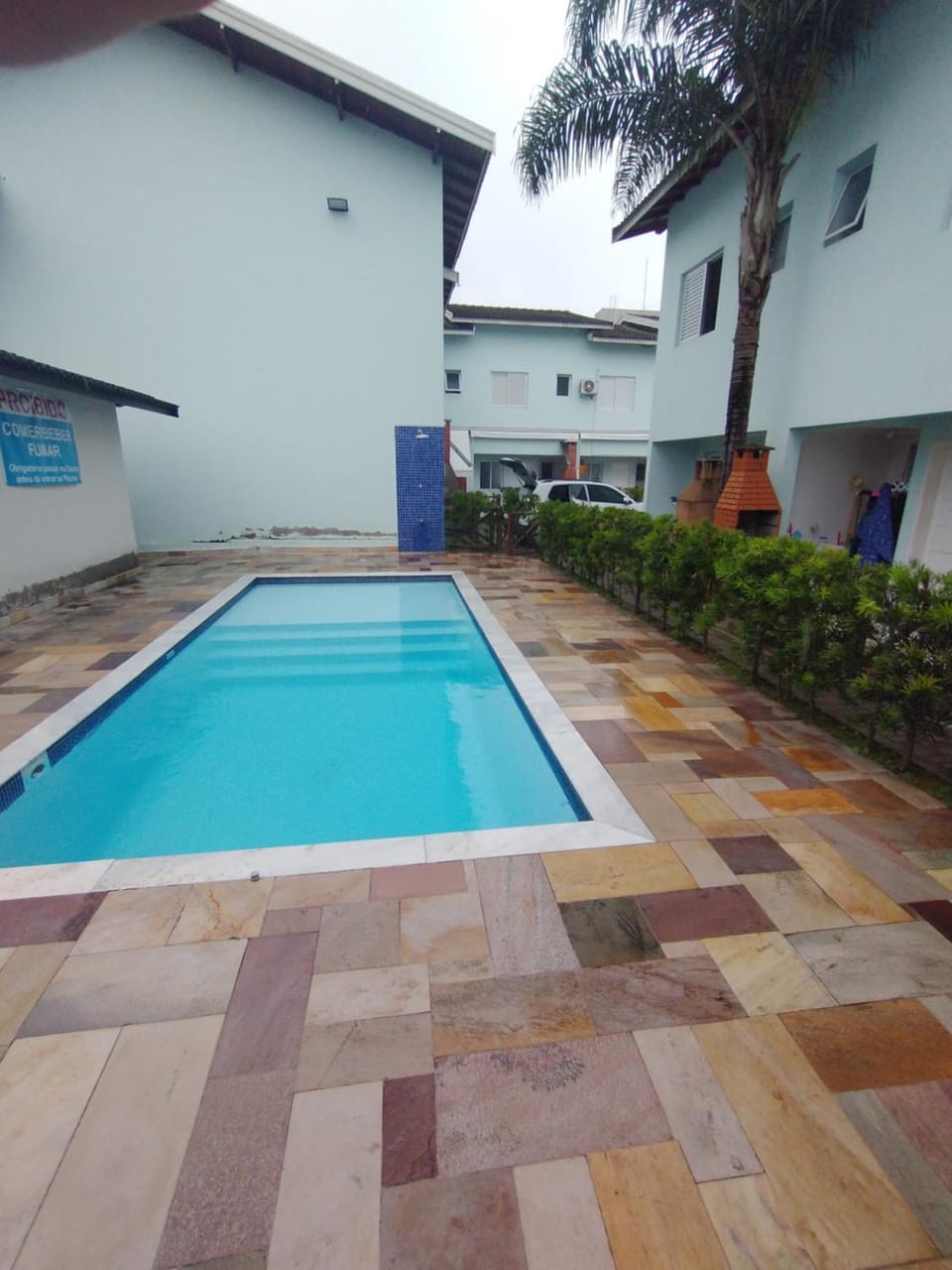 Casa em condomínio a 100 metros da praia. House in Caraguatatuba