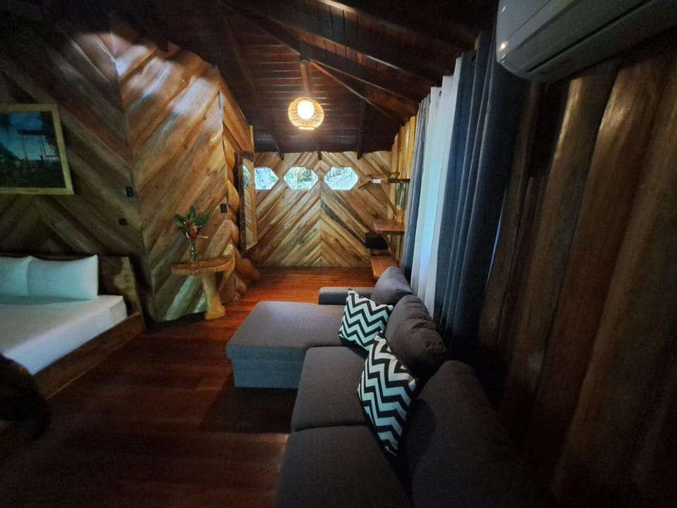 Bed, Photo of the whole room, Seating area