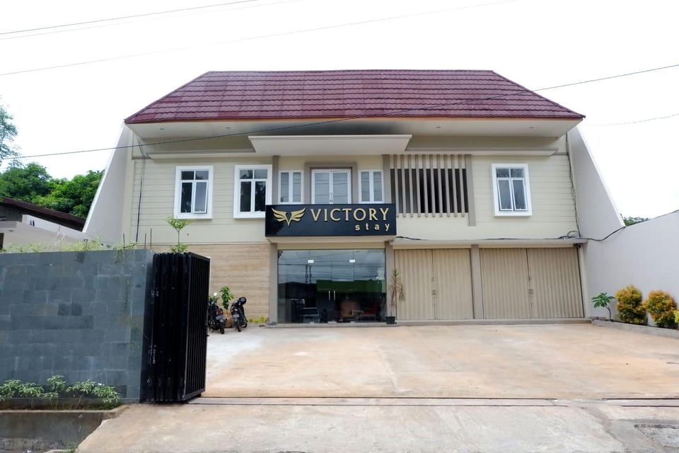 Property building, Facade/entrance, Property logo or sign