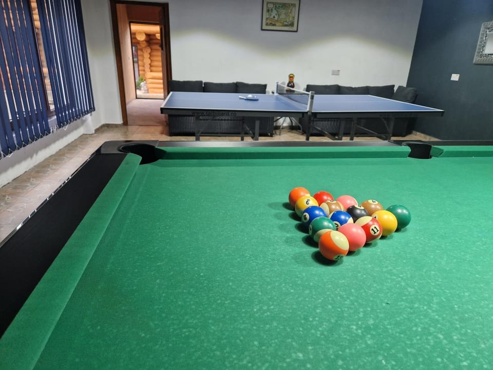 Billiard, Game Room