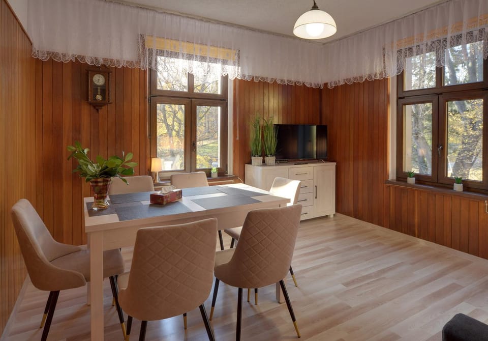 Apartament z panorama Szrenicy - duzy 70m2, 2 sypialnie i salon, idealny dla duzej grupy! Apartment in Lower Silesian Voivodeship