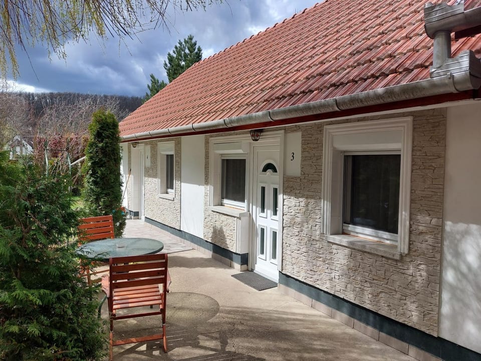 Tünde Vendégház és Tündérkerti Apartmanok Apartment in Hungary