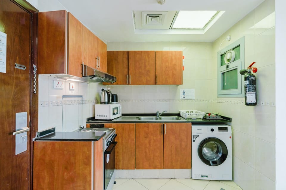 Kitchen or kitchenette, toaster, washing machine