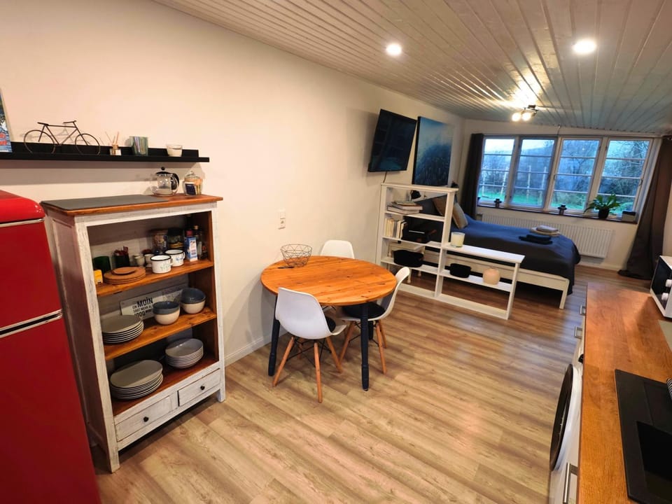 Bed, Communal kitchen, kitchen, kitchen