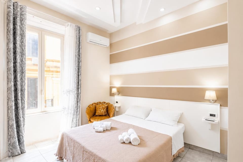 Bed, TV and multimedia, Balcony/Terrace, Photo of the whole room, Bedroom, locker, towels, air conditioner