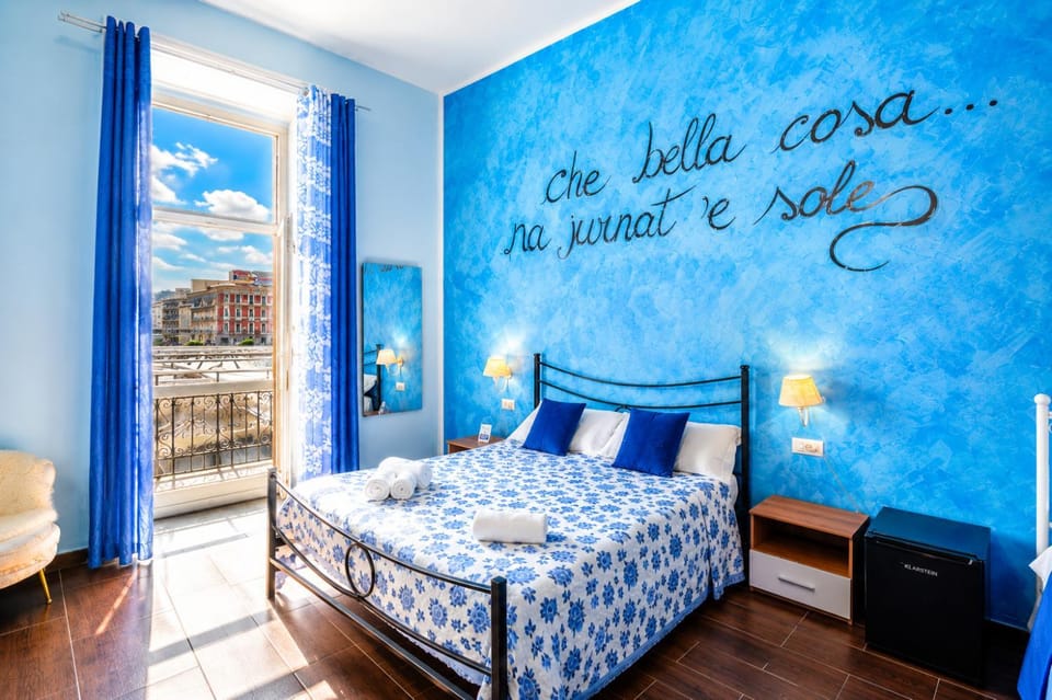 Bed, TV and multimedia, Balcony/Terrace, Photo of the whole room, Bedroom, towels
