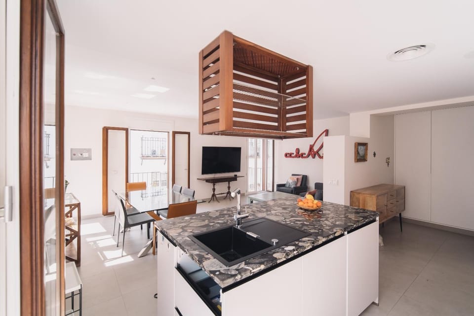 Kitchen or kitchenette, Lounge or bar