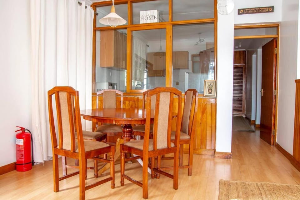 2 Bed Cottage Sleeps 4 - Onsite Parking Garden House in Nairobi County