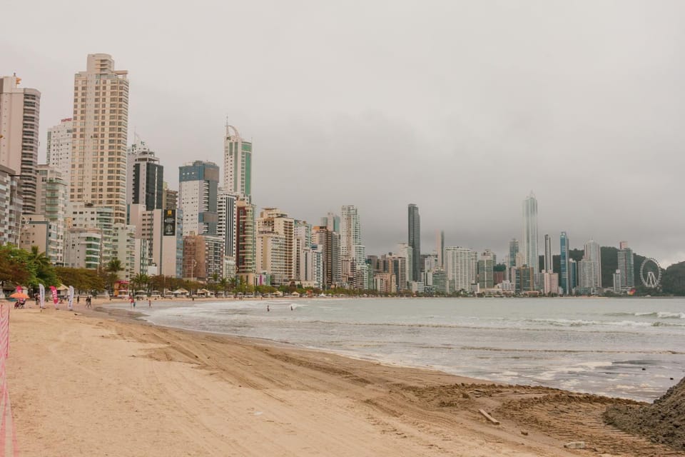 Elegância Clássica a 1 quadra da praia em Bc N704 Apartment in Camboriú