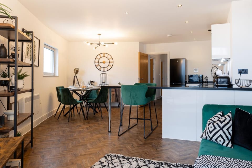 Kitchen or kitchenette, Seating area, Dining area