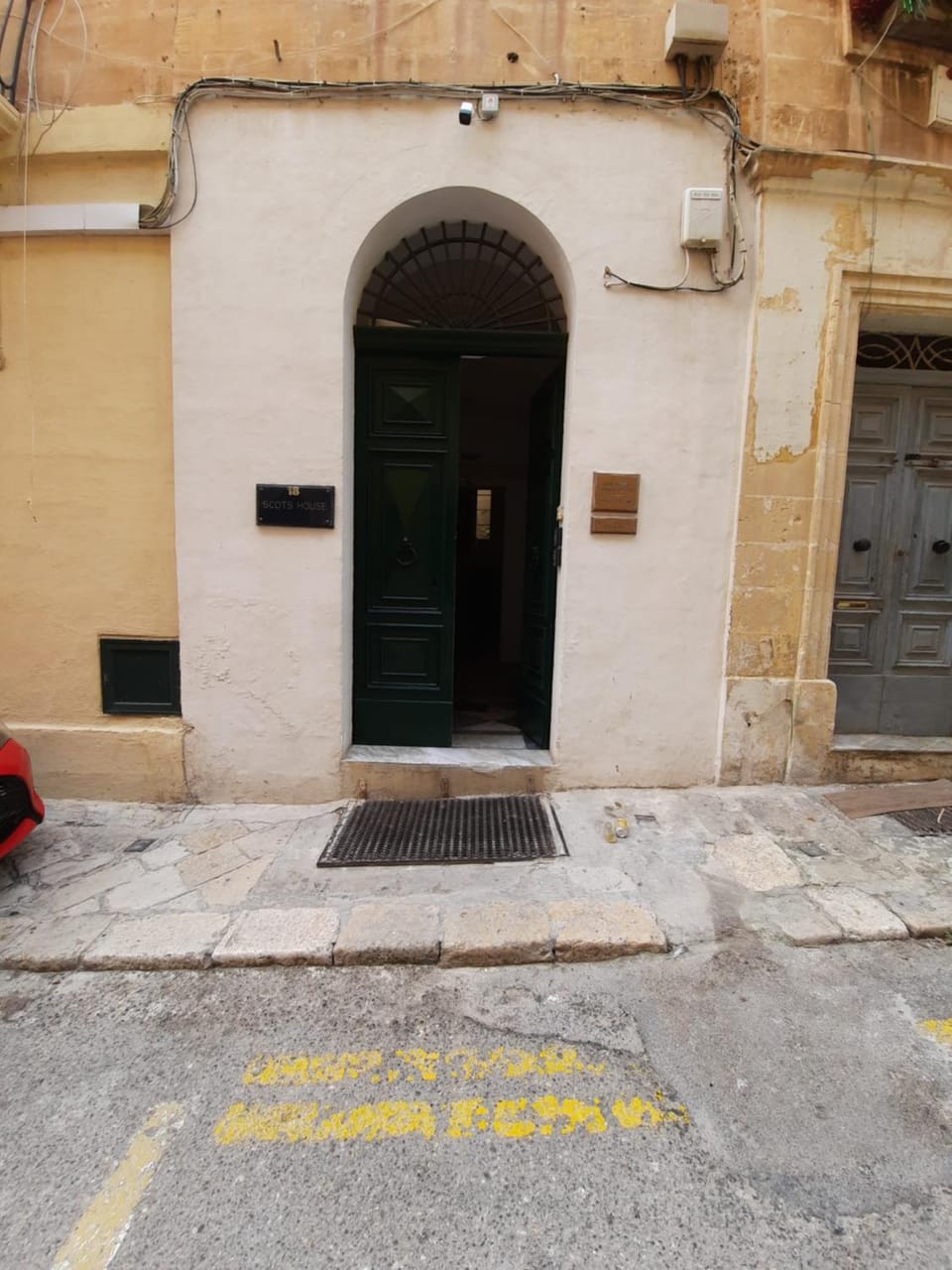 Facade/entrance