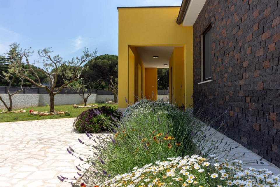 Modern villa Eve in Medulin with pool near the beach Villa in Premantura