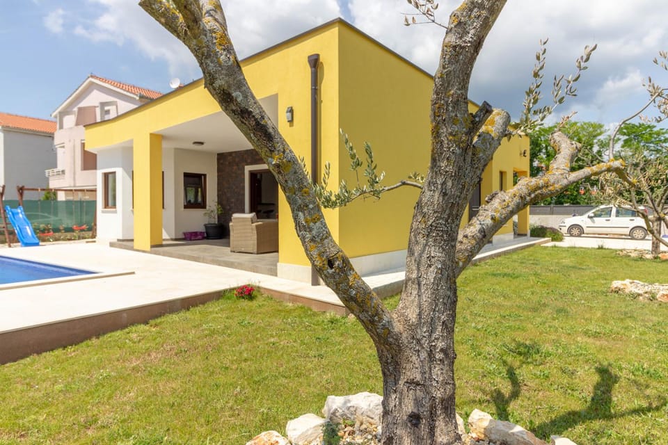 Modern villa Eve in Medulin with pool near the beach Villa in Premantura