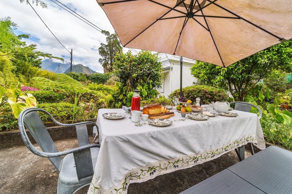 Patio, Natural landscape, Garden, Balcony/Terrace, Dining area, Mountain view