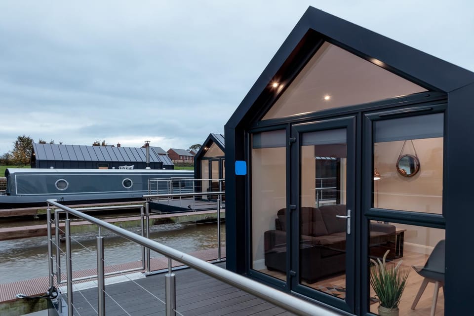 Tattenhall Marina Floating Pods Apartment in Wales